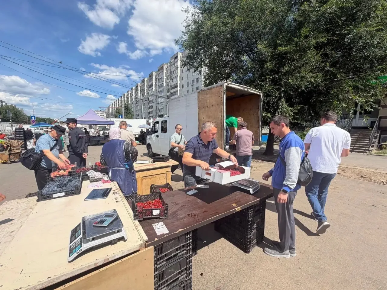 В Вахитовском и Приволжском районах продолжаются рейды по пресечению несанкционированно...