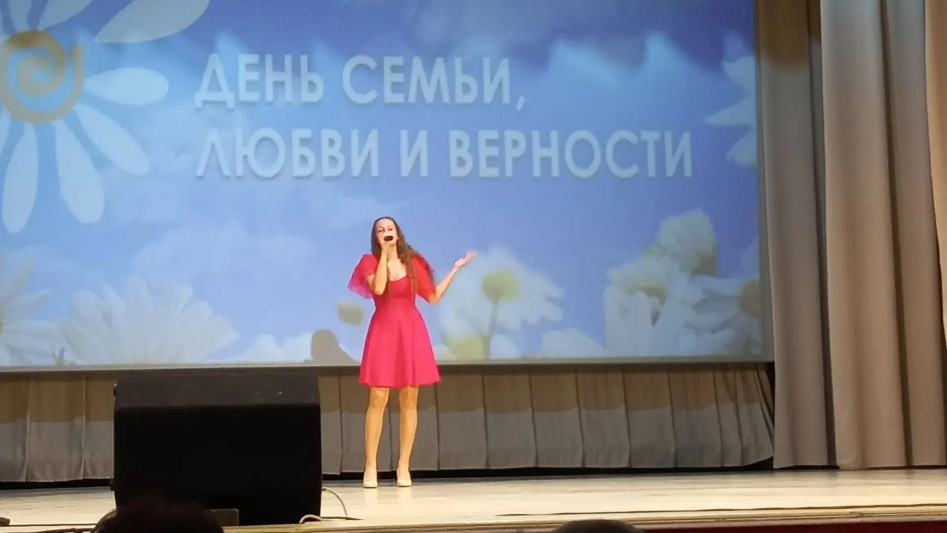 🌸В МБУК ДК "Октябрь" состоялось торжество, посвященное Дню семьи, любви и верности. 
Одним из ключе