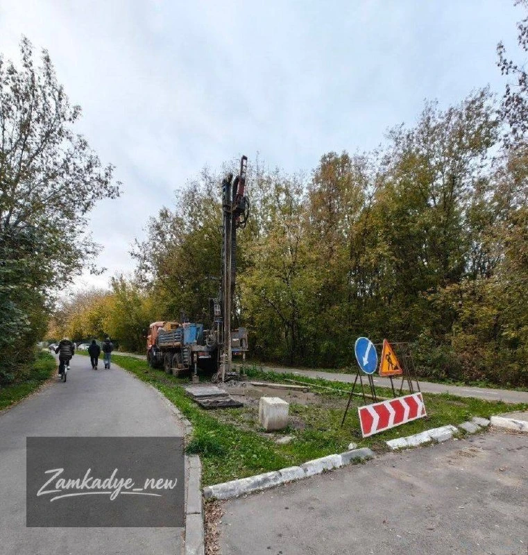 В районе круга между улицами Троицкая и Благовещенская в Мытищах начали геологоразведку...