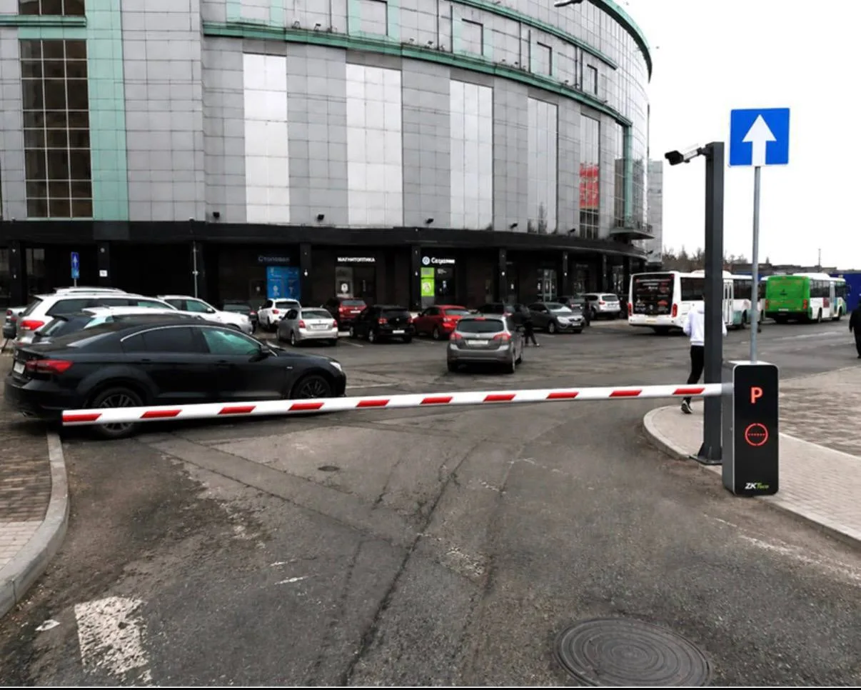 🚧🚌 На площади Семёновской установят шлагбаум для борьбы с автомобилистами

Во Владивостоке на въез