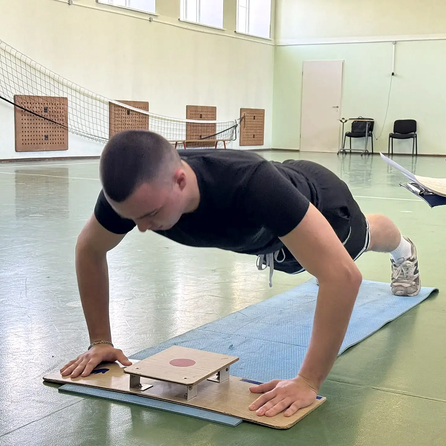 🏃‍♂️ ГТО в нашей школе: 98 учеников успешно прошли испытания!  В среду, 8 апреля, на площадке Харчен