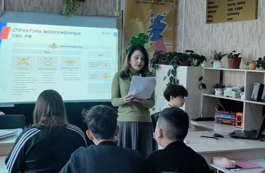 В рамках месячника патриотического воспитания в 8А классе прошёл классный час по материалам лекции «