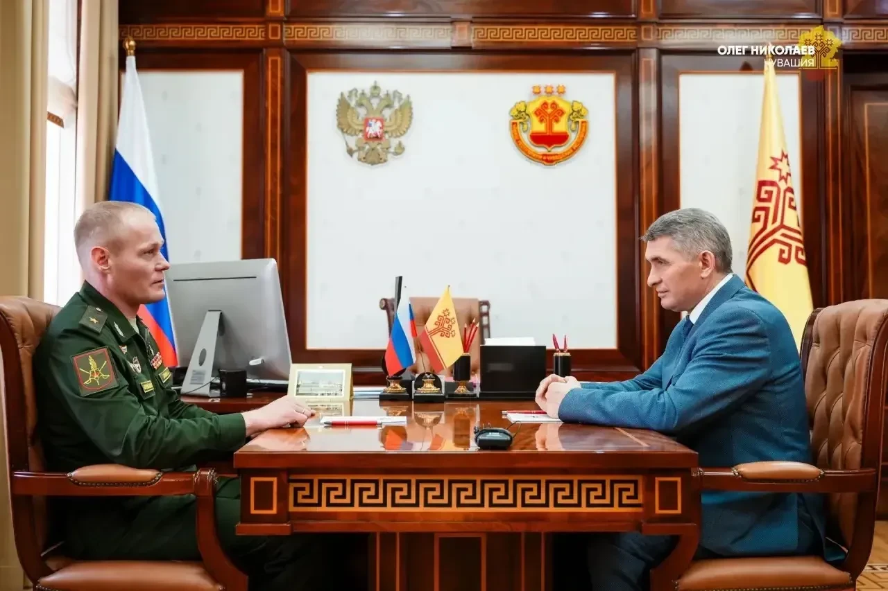 🤝 В преддверии Дня Победы Олег Николаев встретился с человеком, который сегодня пишет новую историю 