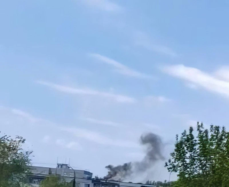❗️Дрон ВСУ влетел в жилую многоэтажку в Оренбурге, сообщают власти  В регионе объявлена угроза атаки