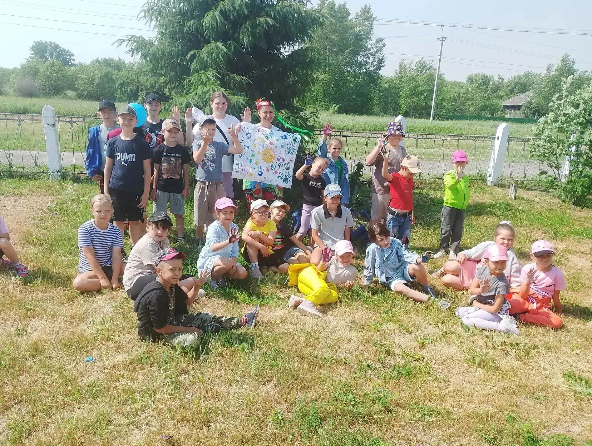 ☀️ Сегодня мы отправились в Сельский дом культуры, где для ребят устроили настоящую квест-игру «Лето