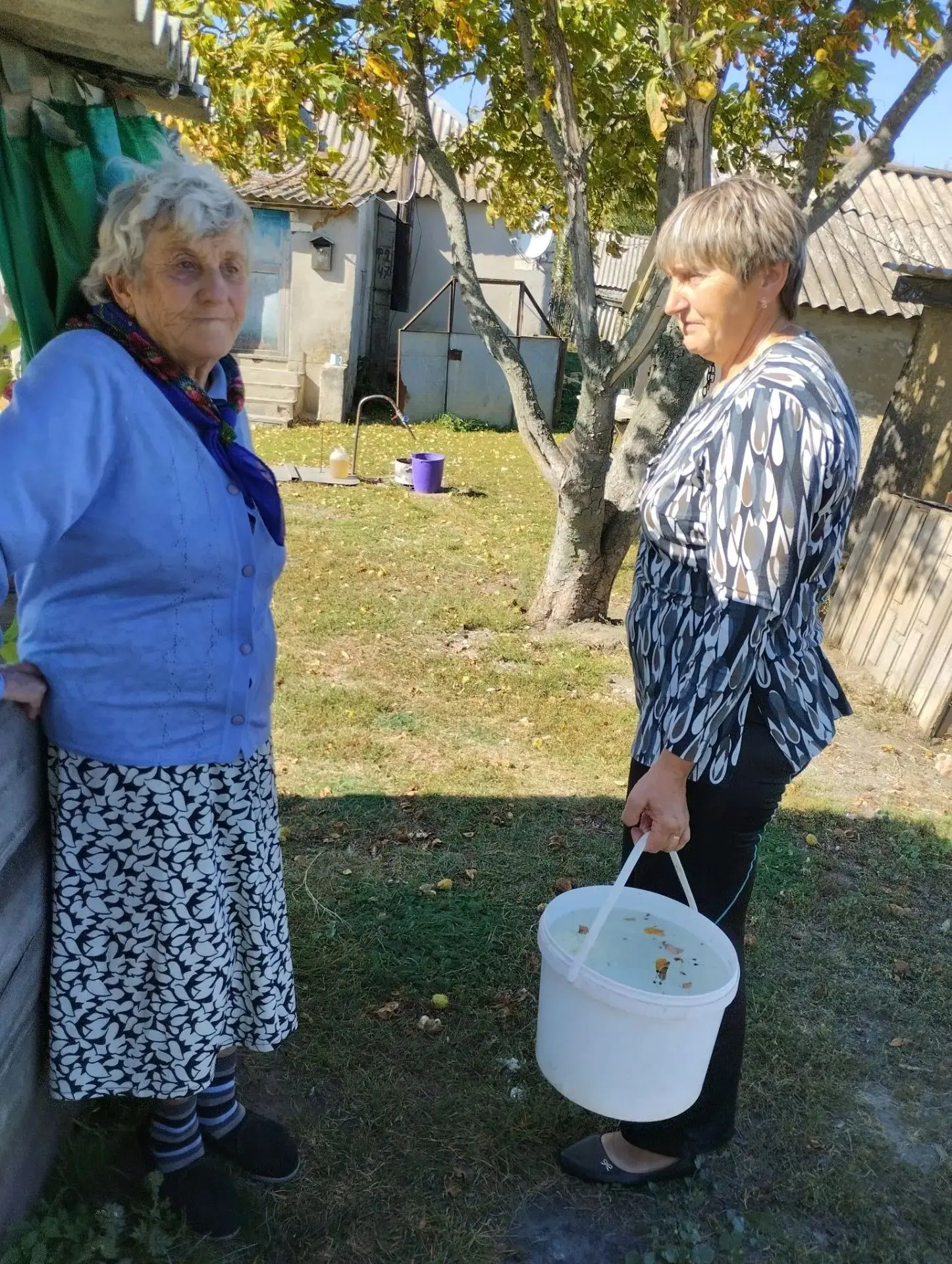 Трудовые будни социальных работников очень насыщены. Они, приходя к обслуживаемым гражд...