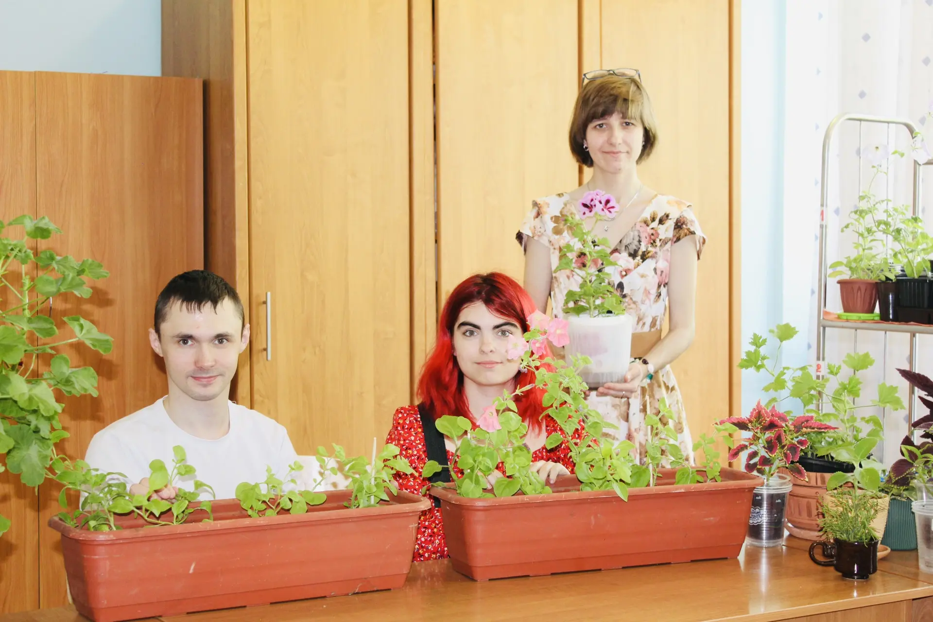 🌸 В центре «Рассвет» гарденотерапия работает сразу на нескольких уровнях: здесь можно ...