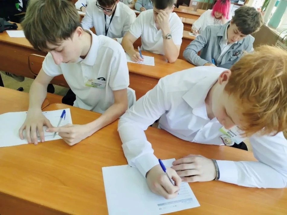 🎓 1 сентября в Шуйском технологическом колледже прошли «Разговоры о важном»