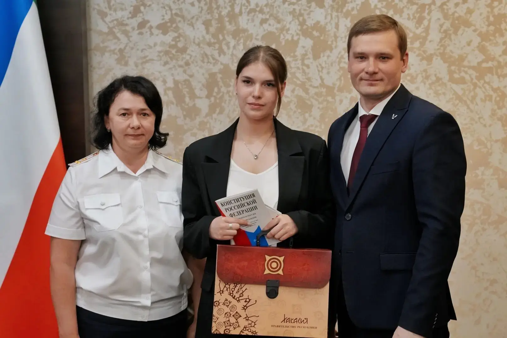 Важный день для 16-ти Первых! 🇷🇺
В преддверии Дня России, в зале заседаний Правительства Республик