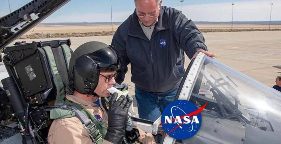 NASA проводит комплексные летные исследования для того, чтобы понять как дышат пилоты во время полет