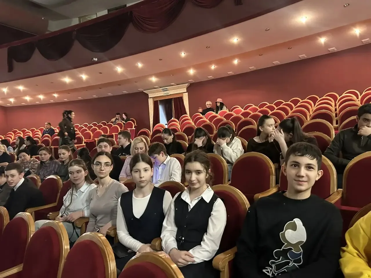 Сегодня у учащихся 7 «А», 7 «В» и 8 «Б» классов выдался необычный день — они отправились в   Северо-