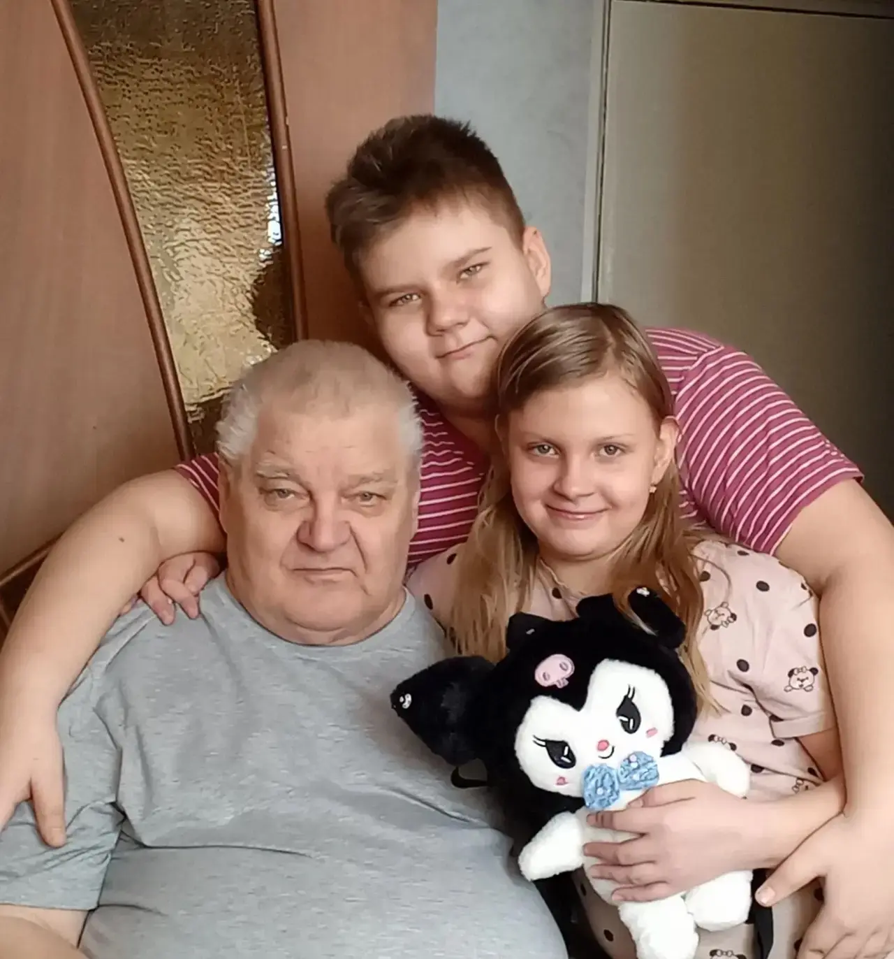 Клещевы Арсений и Ульяна принимают участие в акции, посвященной Дню отца, где можно выр...