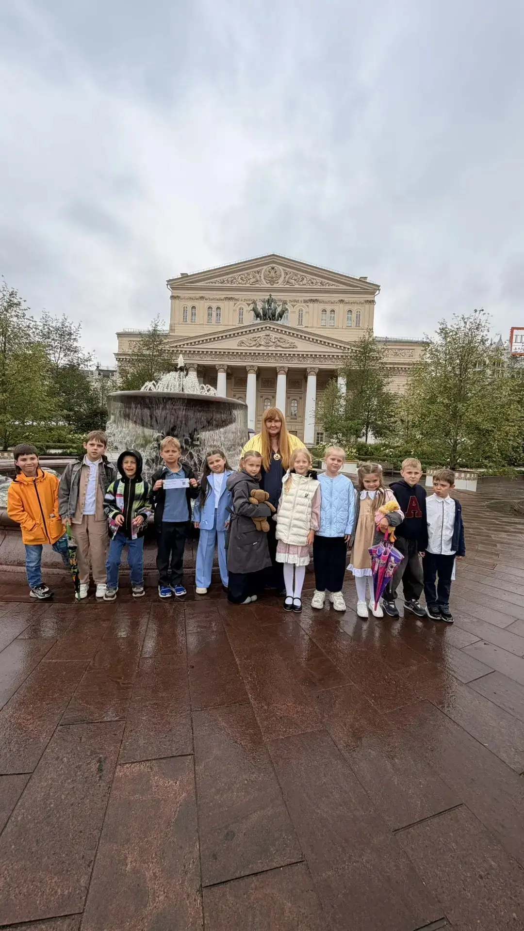 🎭 Сказка ожила на сцене!

14 июня учащиеся 1 «В» класса отправились в Малый театр, где посмотрели з