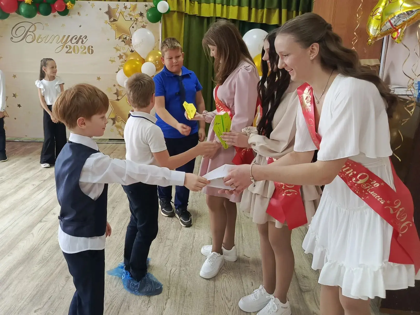 Последний звонок  для девятиклассников Пестрецовской школы прозвенел 27 мая 🔔  В начале торжественно