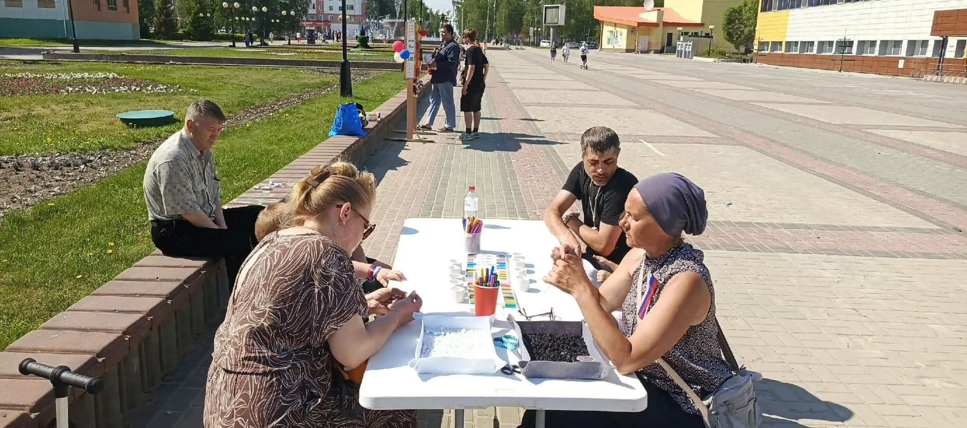 Члены клуба молодых семей и неравнодушные жители города приняли участие в Мастер-классах по росписи 