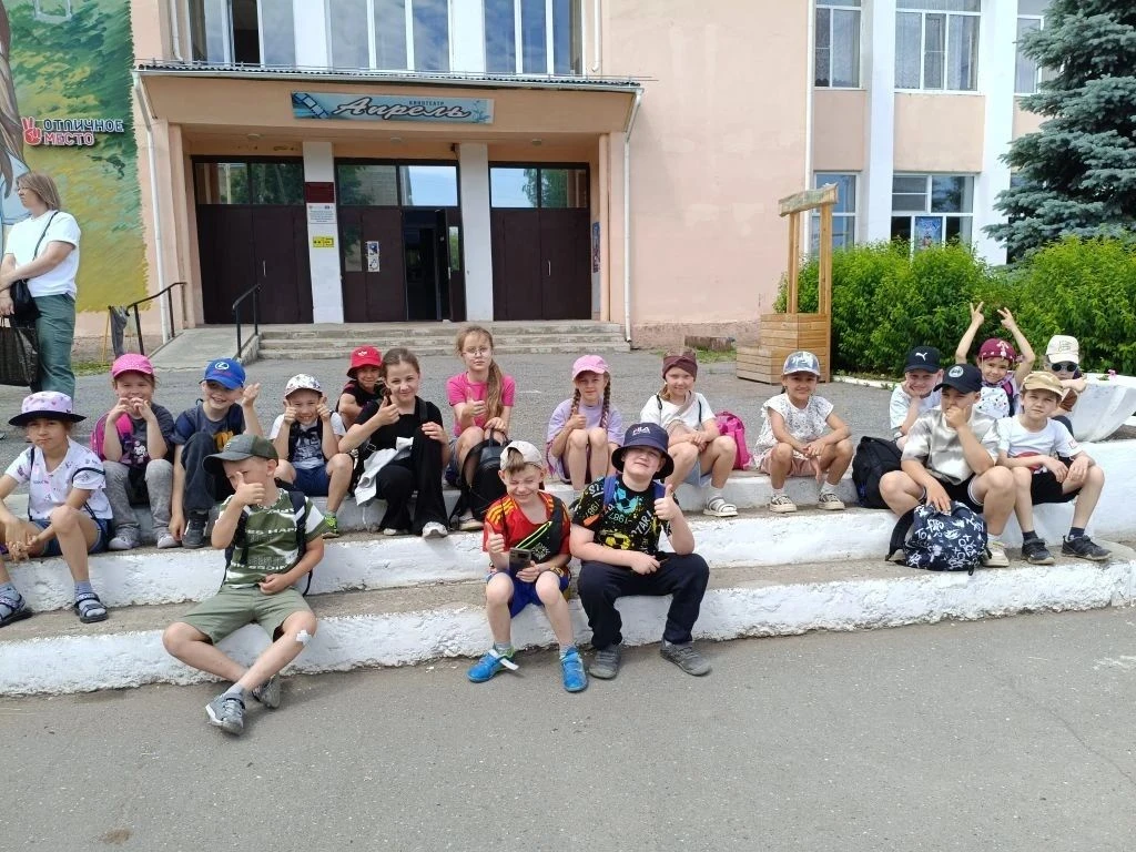 Сегодняшний день в нашем лагере начался с бодрящей зарядки, которая зарядила всех энергией на предст