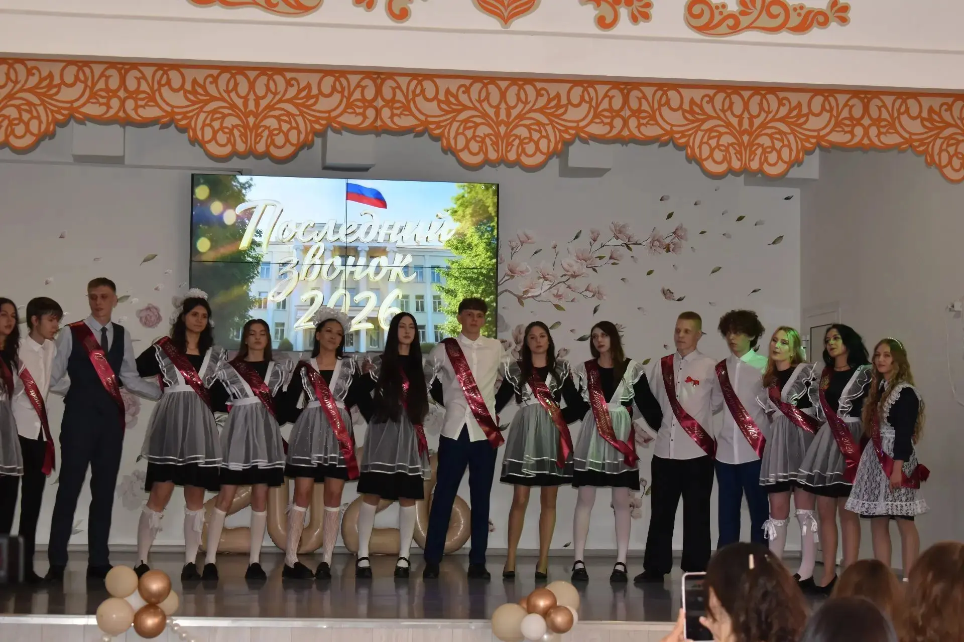 🛎В школах Барнаула прозвенели последние звонки  Сегодня, 26 мая, во всех общеобразовательных учрежде
