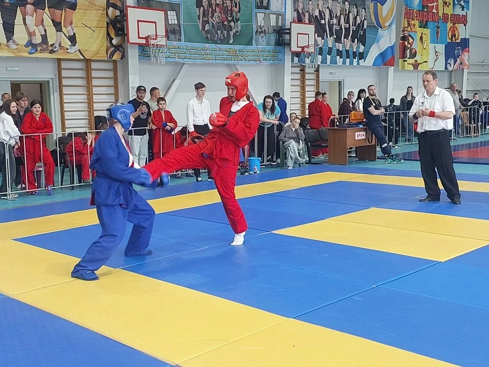 🥋 Казачья молодёжь Горячего Ключа успешно выступила на краевом турнире по универсальному бою.  В ста