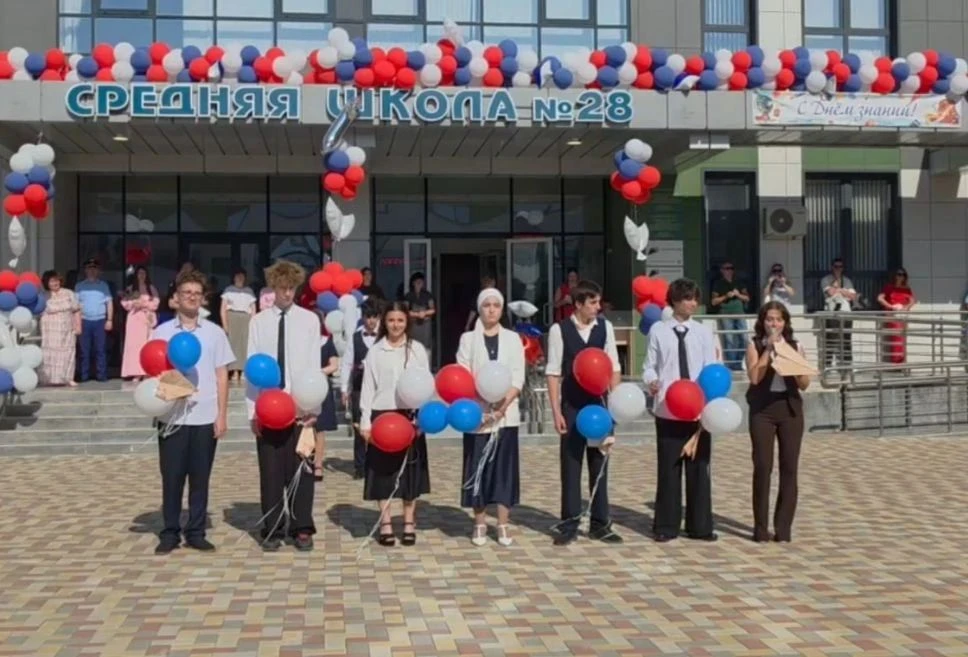 «Самолётик будущего»: тёплая традиция на линейке 1 сентября!