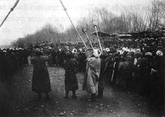 Трубачи с карнаями. Русский Туркестан, Ходжент. 1899 г.