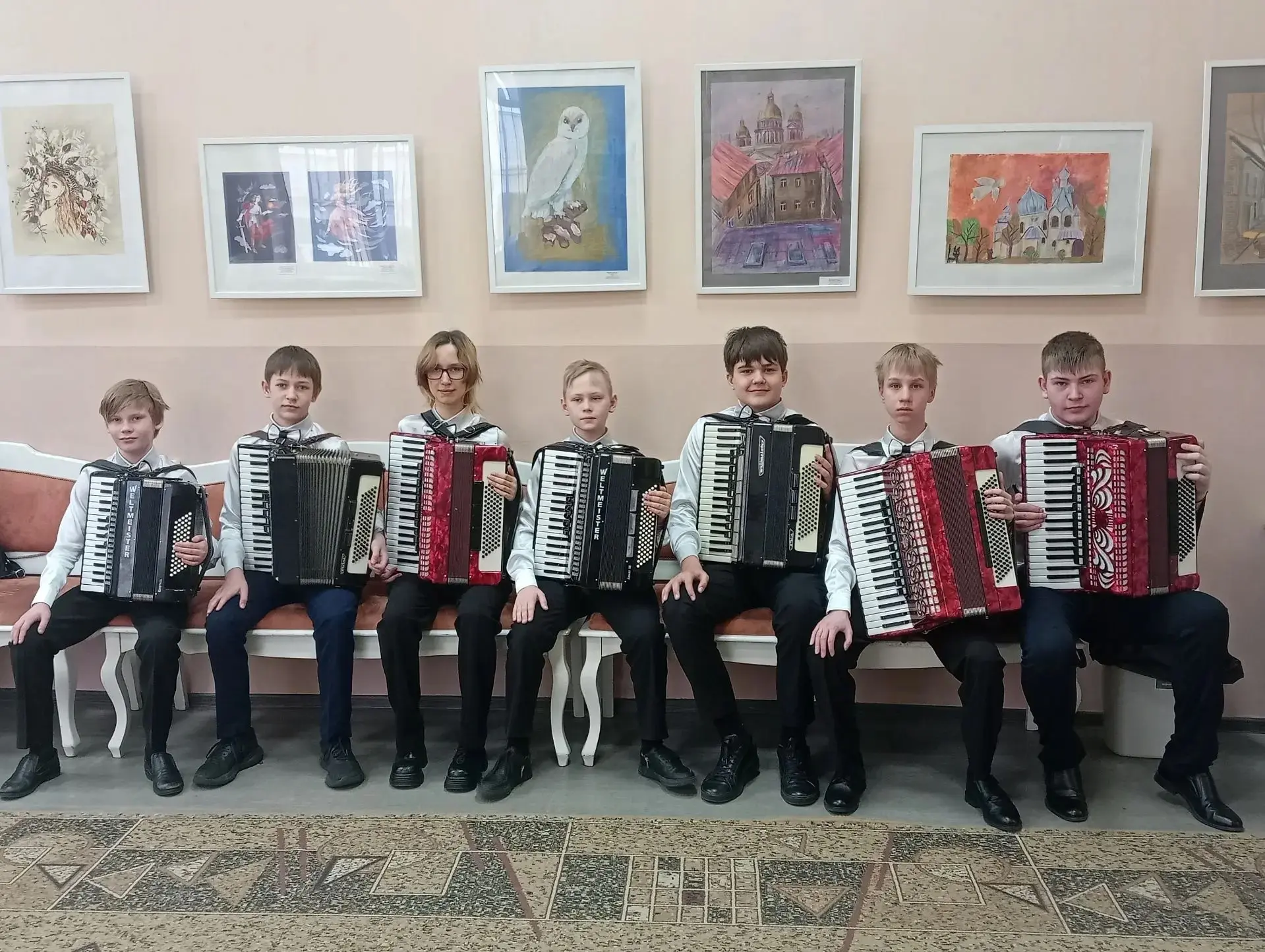 «Музыкальная радуга»  🎼 В апреле коллективы Оркестровой студии ДТДиМ - ансамбль «Звонкие струны» (ру