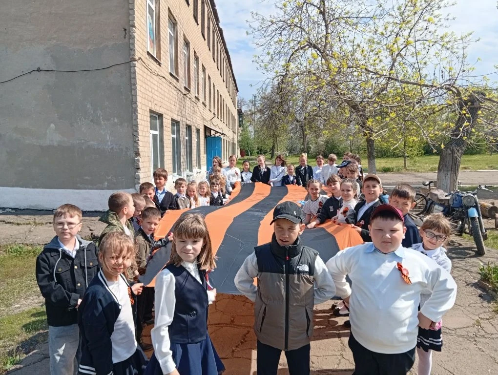 В преддверии празднования Дня Победы среди учащихся ГБОУ " СШ № 9 Шахтерского м.о." стартовала Всеро