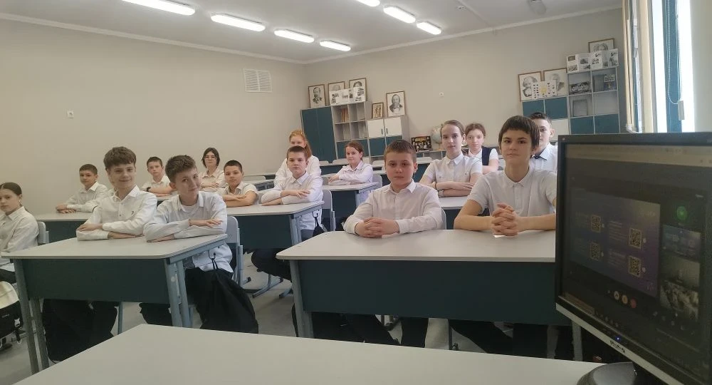 Обучающиеся МАОУ "Школа №10",  в рамках внеурочной деятельности приняли участие в онлайн-занятии на 
