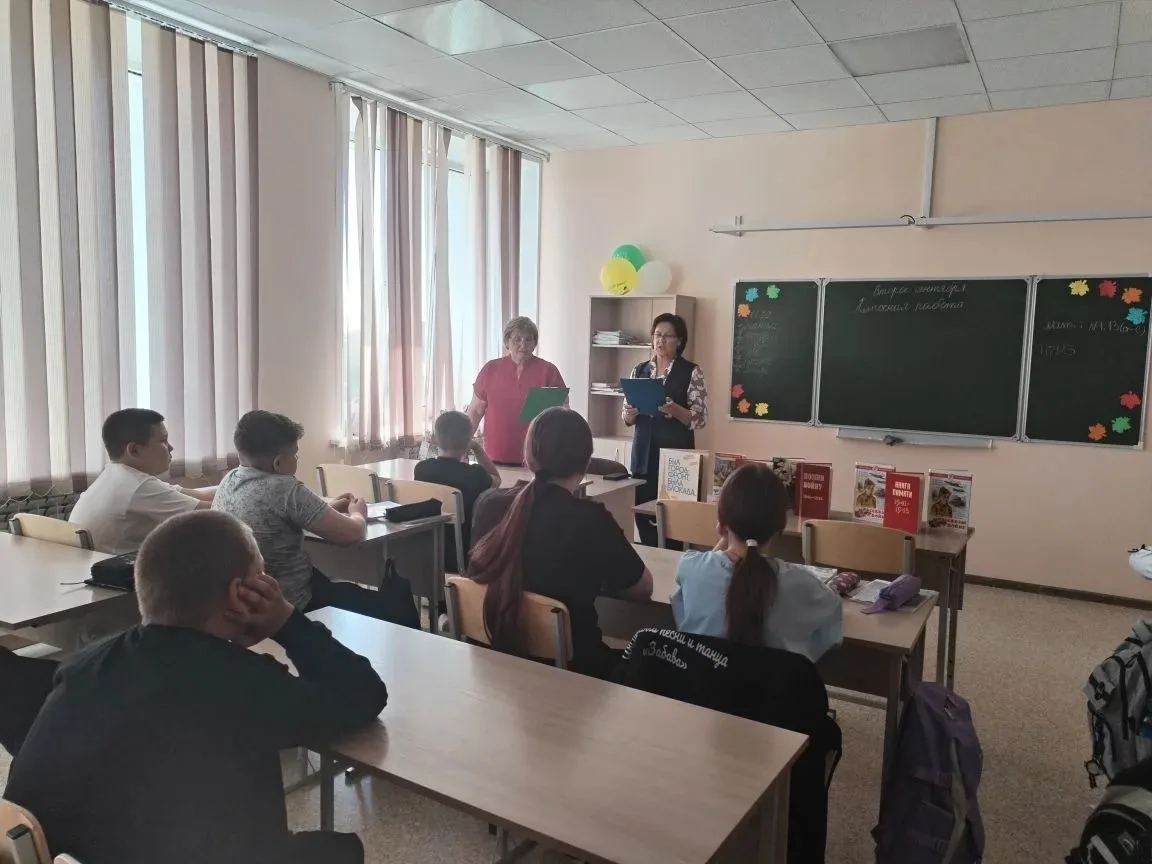 Сегодня сотрудники библиотеки провели час истории для пятиклассников Половинской СОШ. Т...