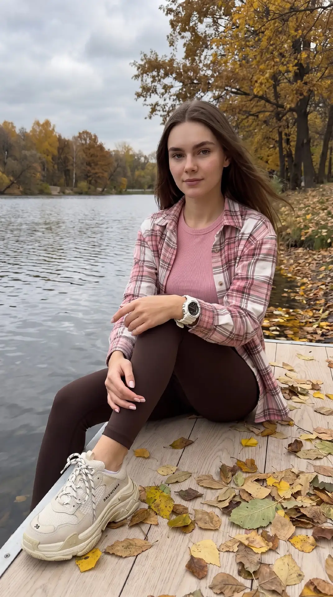 Тихий осенний портрет у воды 🍂