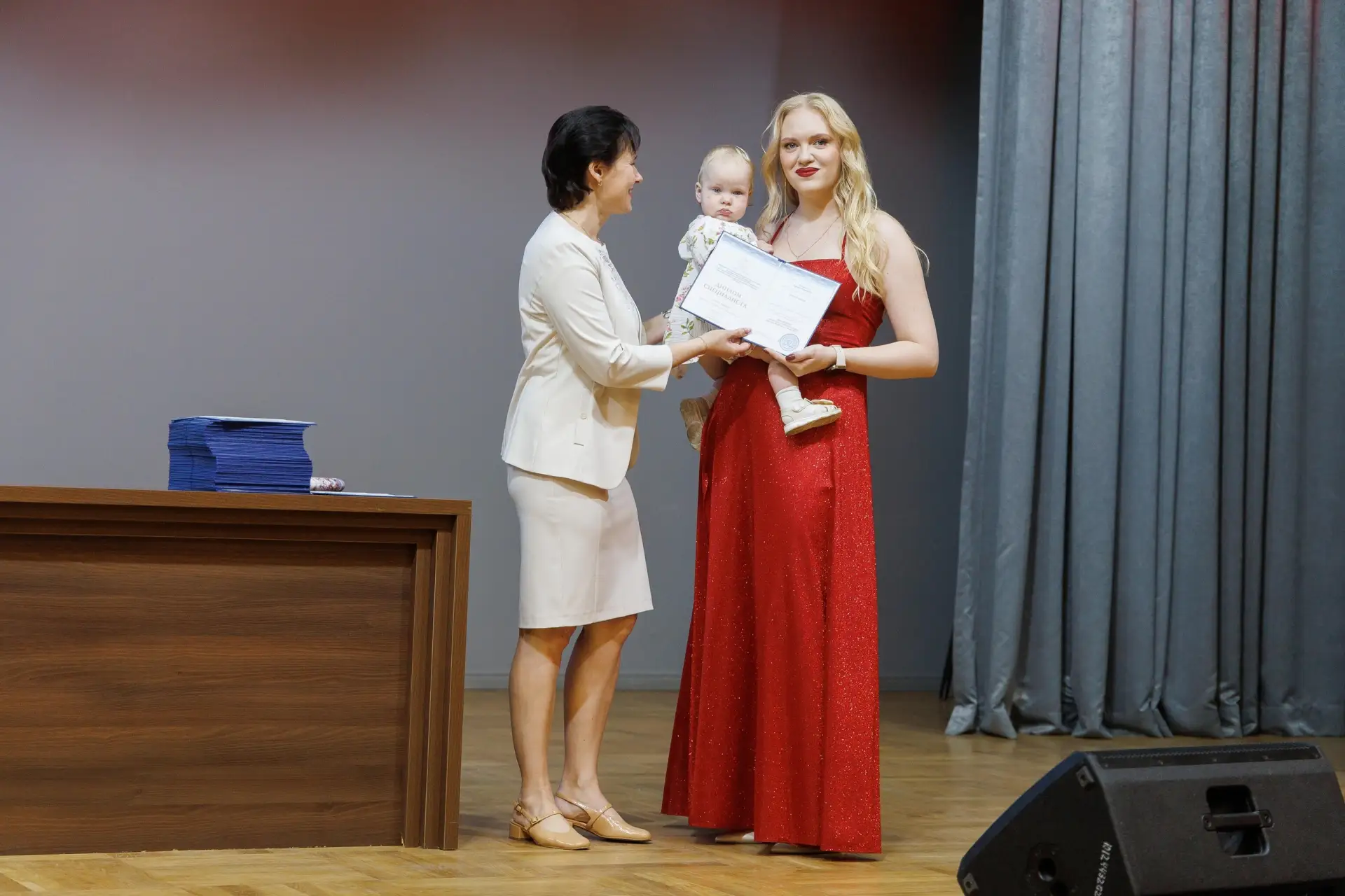 Торжественное вручение дипломов выпускникам педиатрического факультета СГМУ

30 июня педиатрический 