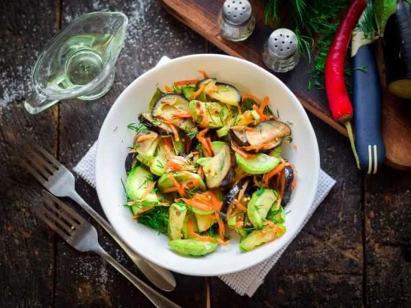 🥗 Кабачки и баклажаны по-корейски.

Ингредиенты:

 • Кабачки – 1 шт.
 • Баклажаны – 1 шт.
 • Морков