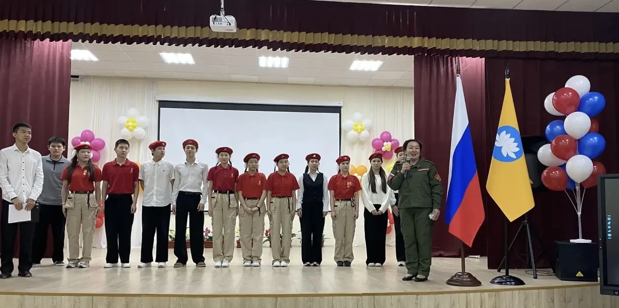 В рядах «ЮНАРМИИ» пополнение! 🇷🇺  Сегодня в нашей школе состоялось знаковое событие — юнармейцы отря