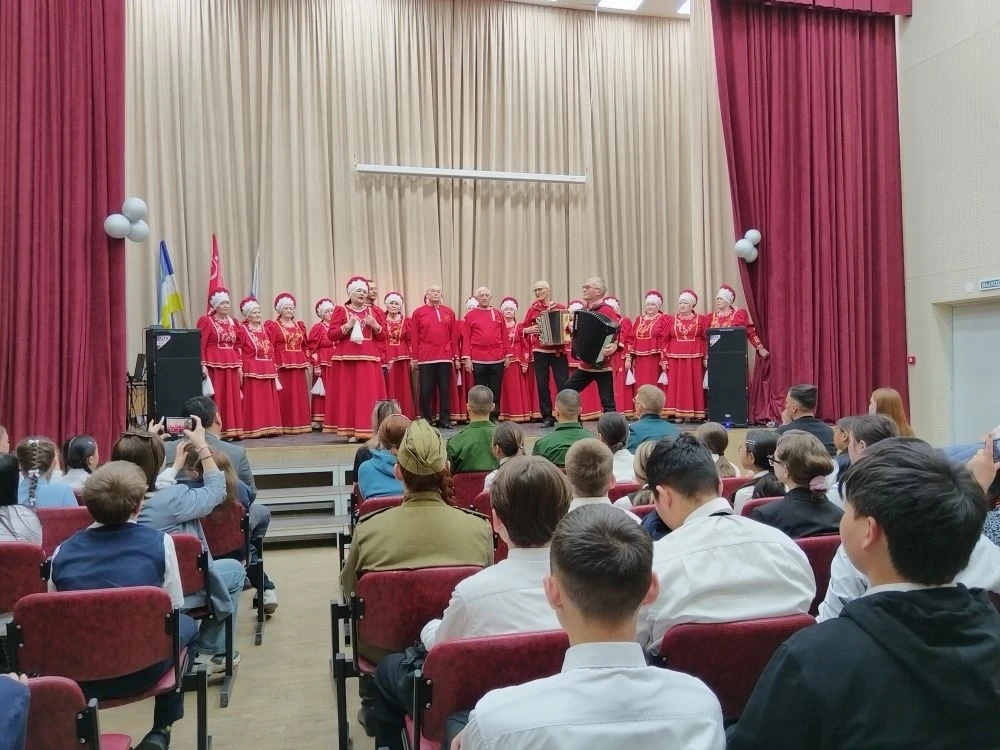 В Сотниковской школе состоялся трогательный и душевный концерт «Сквозь года звенит Победа», который 
