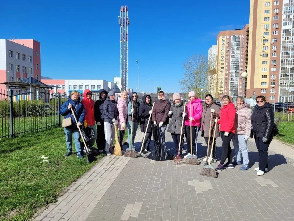 В преддверии первомайских праздников сотрудники МБДОУ ДС ОВ 25 вышли на генеральную убо...