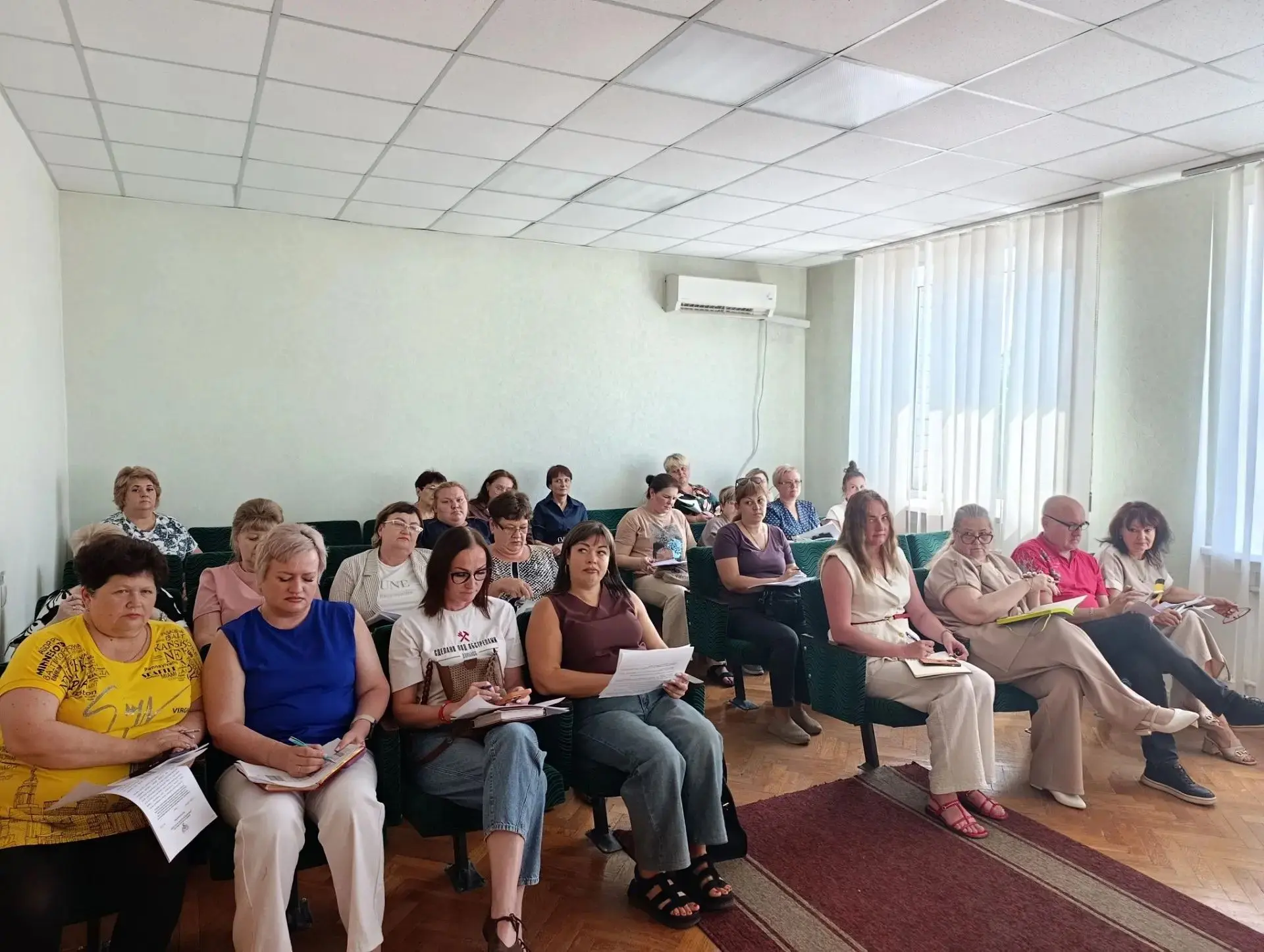 В Управе Пролетарского внутригородского района состоялось совещание с представителями у...