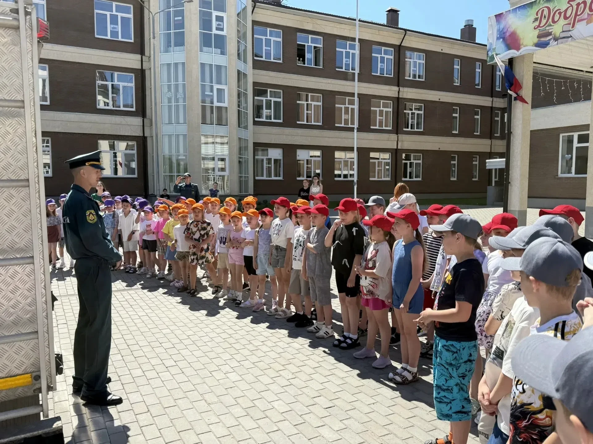 🔥🚒 Знакомство с профессией пожарного: увлекательно и познавательно!

🧑‍🚒 Ребята из ЛДП «Времена 