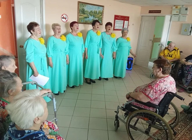 Вокалисты группа «Зоренька» спели для слушателей мудрого возраста
17 июня участники вокальной группы