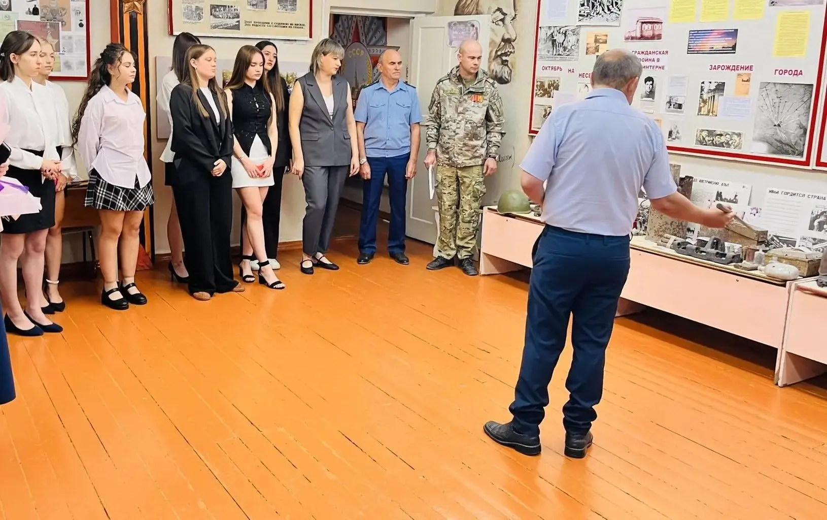 🎉 Экскурсия по школе: одиннадцатиклассники показали гостям самые яркие уголки нашей шк...
