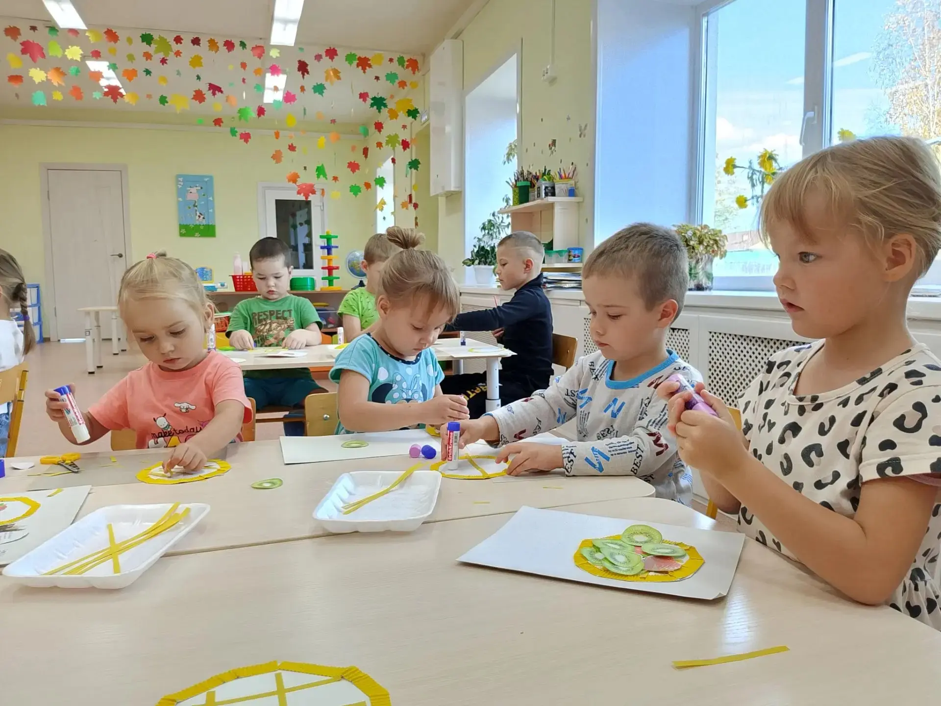 🎨 В рамках проекта «Добрые игры» в группе "Капитошка" прошло занятие — аппликация «Пир...