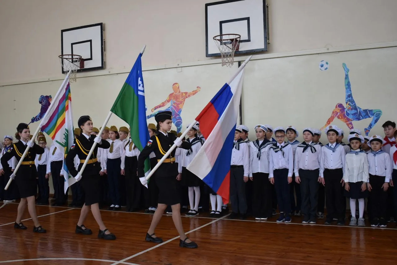 🇷🇺Смотр строя и песни🇷🇺 Сегодня учащиеся 3-х и 4-х классов школы приняли участие в торжественном мер