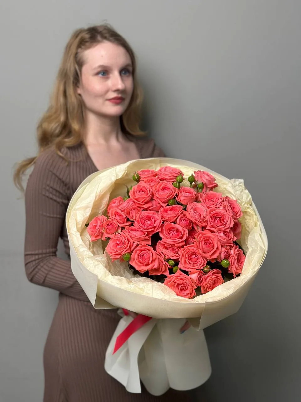 Когда хочется подарить не просто цветы, а настроение. ✨

Пышное облако из розовых кустовых роз в неж