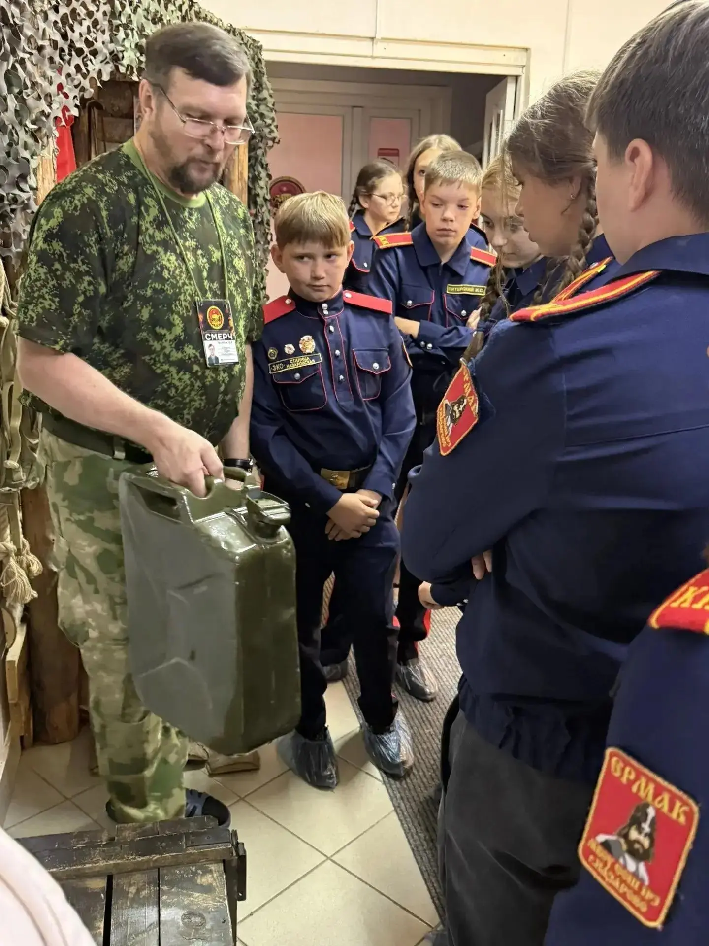 Воспитанники назаровского казачьего класса побывали в музее шарыповского «Смерча» 

В центр допризыв