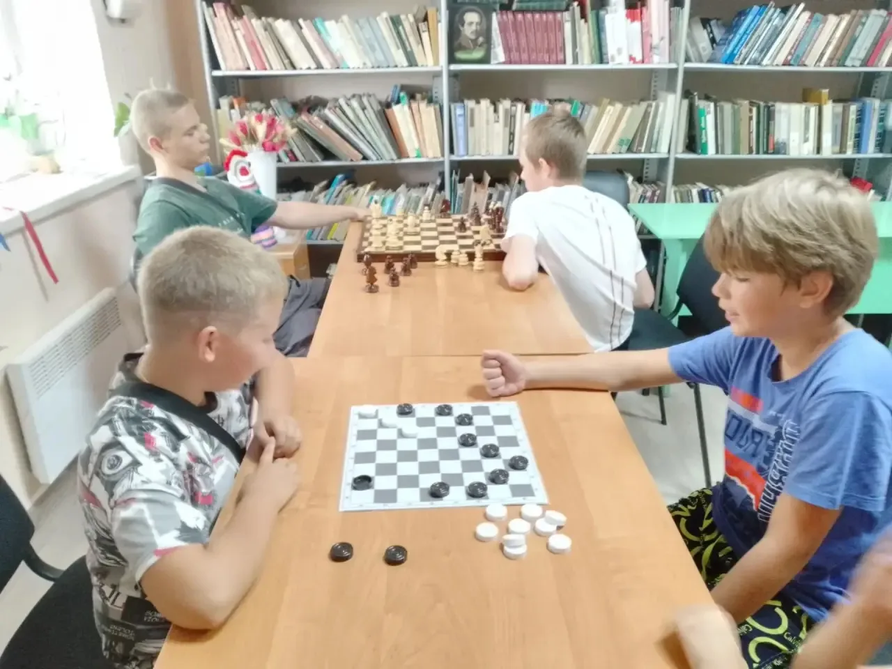 В Григорьевской библиотеке прошла беседа «Как научиться дружить». Дети отгадывали кроссворды и играл