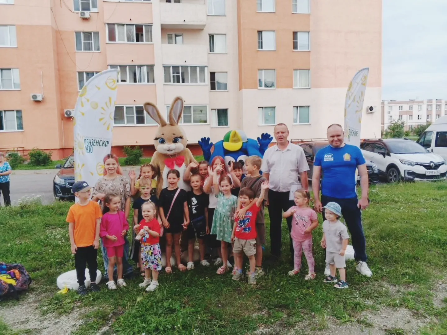 Лето в городе! 

23 июля двор по адресу: ул. Чапаева, 71 превратился в настоящий центр притяжения дл