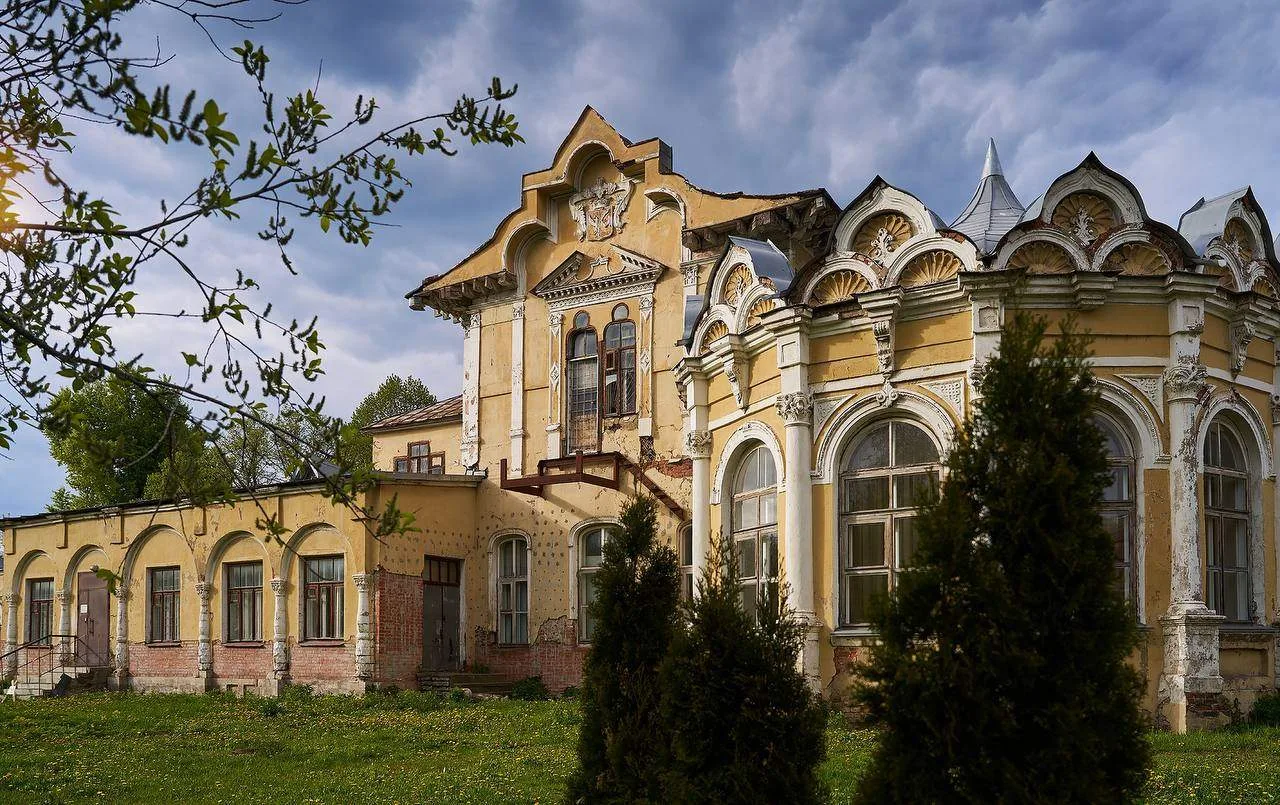 Усадьба Алтуфьево

📌 Первые упоминания об усадьбе относятся к 1585 году — тогда она принадлежала Не