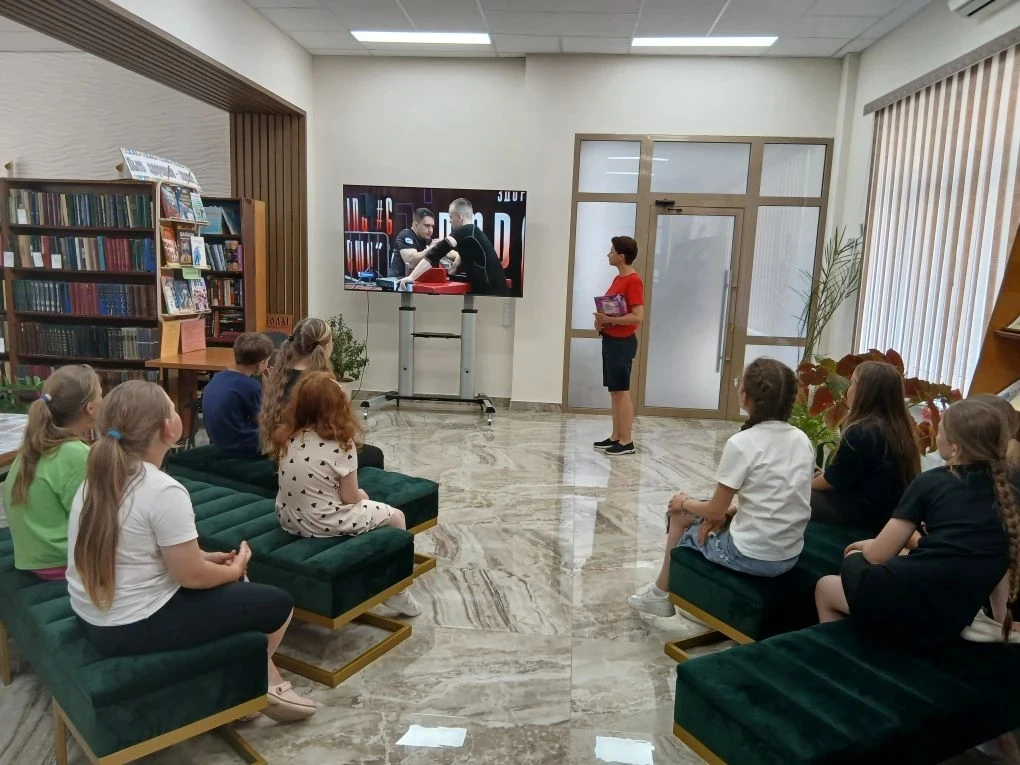 17 июня 2026 в СДК х.Белый для ребят прошла информационная программа о спортсменах, добившихся высок