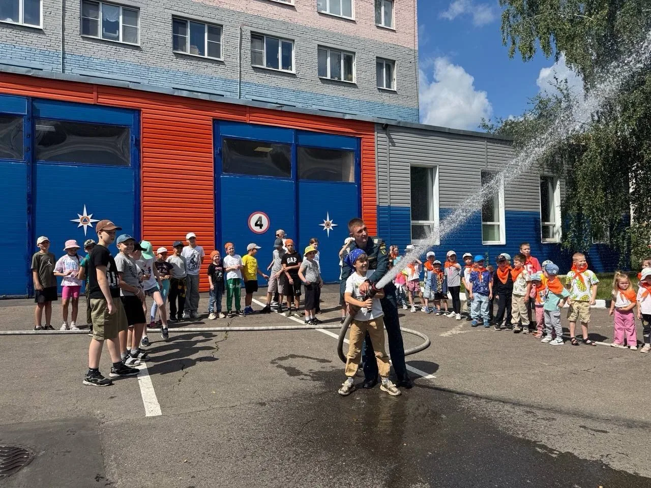 Ребята из центра «Альбатрос» полезно провели день на досуговой площадке «Курс на приключения»: научи