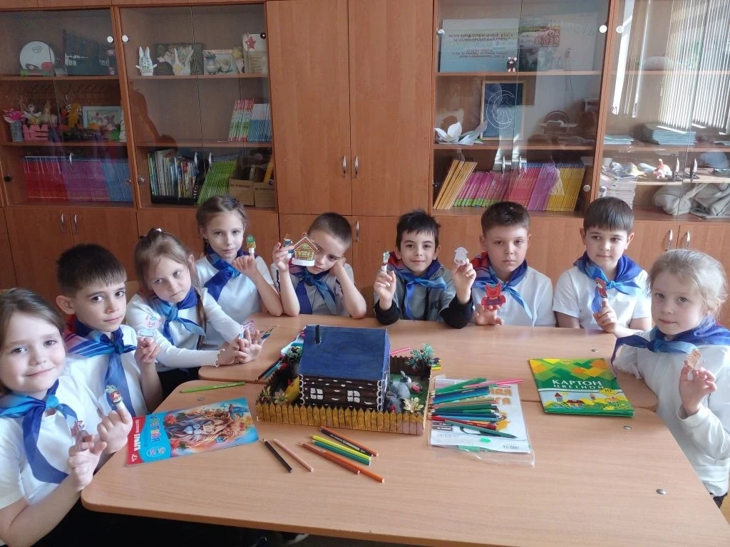 💜🦅 Орлята России 🎭 сотворили настоящее волшебство своими руками к Дню театра кукол! 🤩  Учащиеся 1"В"