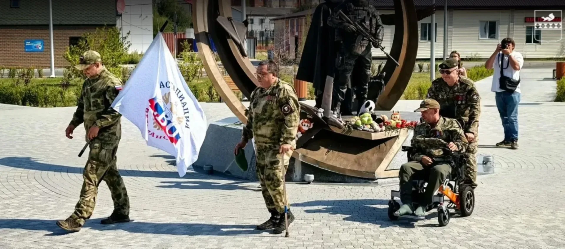 Таркосалинцы почтили память детей — жертв войны в Донбассе

У мемориала «Спираль времени» прошла акц
