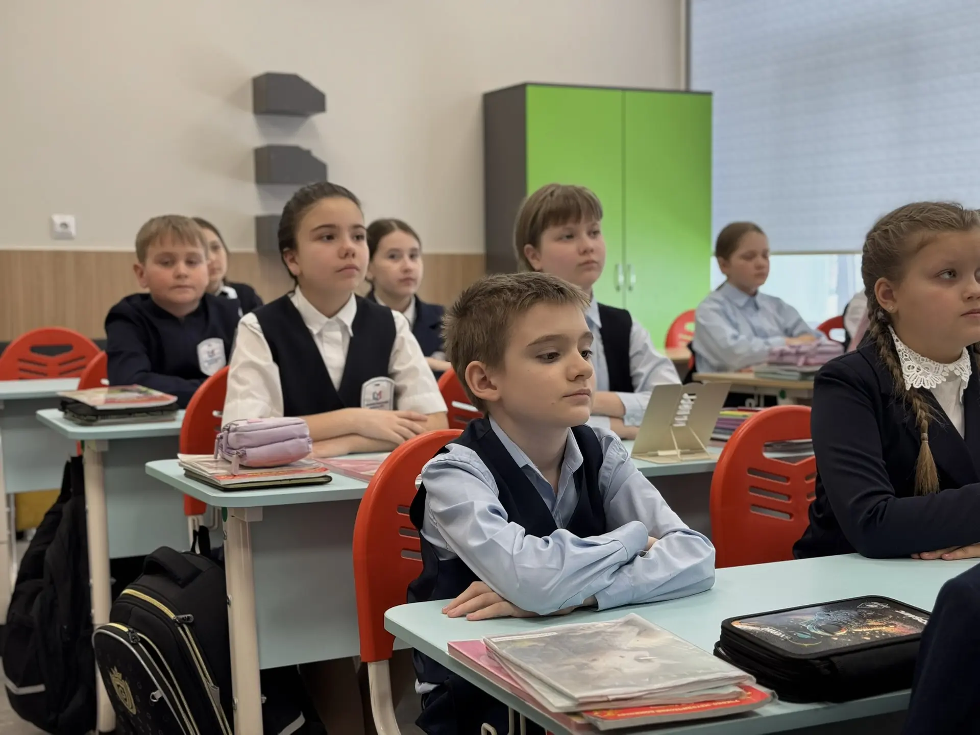 🎭 Сегодня в нашей школе было по-настоящему театрально!   В честь Всемирного дня театра старшеклассни